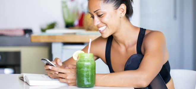 woman-with-green-smoothie